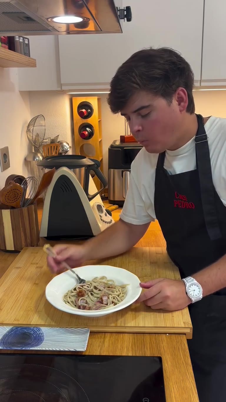 Pasta de torrezno de Soria con limón y pimienta